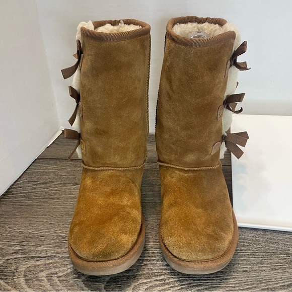 Koolaburra by UGG Brown Suede Footwear. No tag- approximately size 7.pre-owned. - Picture 3 of 14